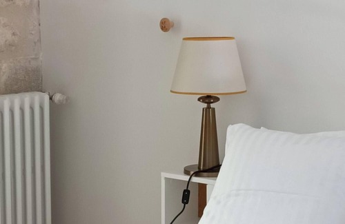 Eymet House | Guest House 'Chambre' with Private Terrace, Shared Garden and Wi-Fi