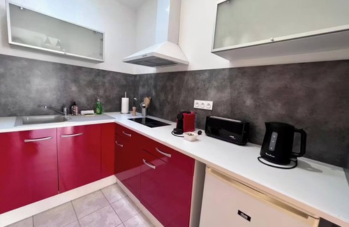 Eymet House | Guest House 'Chambre' with Private Terrace, Shared Garden and Wi-Fi