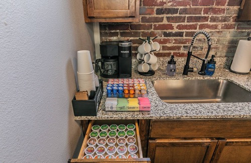 Fort Worth House | Guest House Close To Dickies Arena, TCU, Medical District and Downtown Ft Worth.