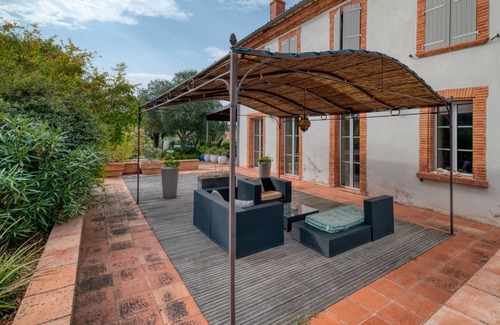 Caraman House | Guest House 'Domaine En Castanet' with Shared Pool, Private Garden and Wi-Fi