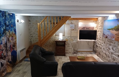 Le Gua Bed & Breakfast | Guest house, double Mimosa room with heated pool near Royan.