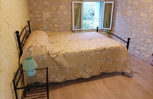 Le Gua Bed & Breakfast | Guest house, double Mimosa room with heated pool near Royan.
