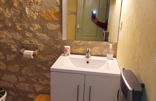 Le Gua Bed & Breakfast | Guest house, double Mimosa room with heated pool near Royan.