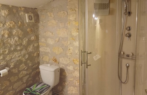 Le Gua Bed & Breakfast | Guest house, double Mimosa room with heated pool near Royan.