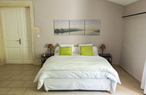 Colonzelle House | Guest House 'Galet' with Shared Pool, Shared Terrace and Wi-Fi