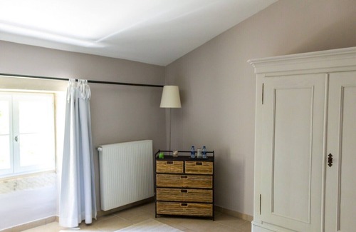 Colonzelle House | Guest House 'Galet' with Shared Pool, Shared Terrace and Wi-Fi