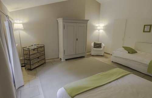 Colonzelle House | Guest House 'Galet' with Shared Pool, Shared Terrace and Wi-Fi