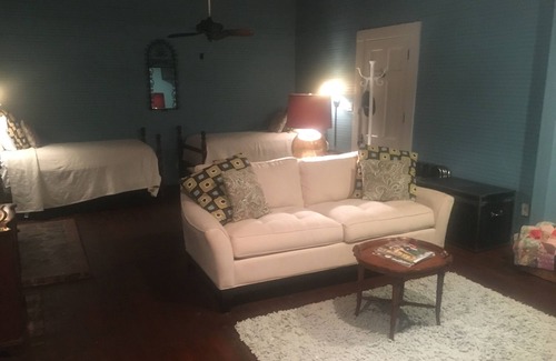 Oxford House | Guest House in Historic Downtown