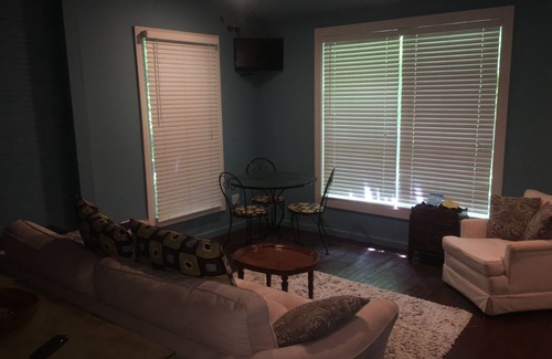 Oxford House | Guest House in Historic Downtown