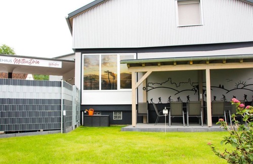 Dahn Apartment | Guest house in the middle - holiday home, shower and bath, 4 or more bedrooms