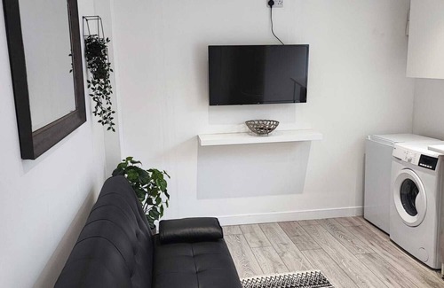 Andover Apartment | Guest House is Located in Andover. Suitable for Singles/Couples