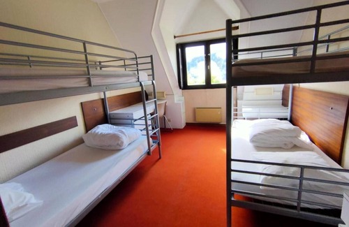 Cathervielle House | Guest House 'La Vingt-Sept - Chambre 4 Pers' with Mountain View, Shared Terrace and Private Garden