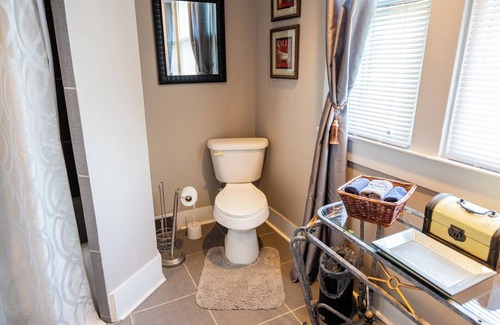 Lancaster House | Guest House Of Kentucky (King - 2nd Floor)