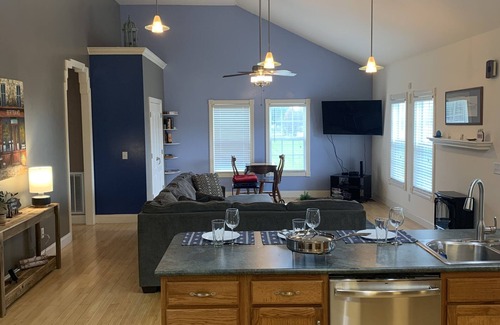 Chestnut Mound House | Guest house on 47 peaceful acres at Long and Low Farm