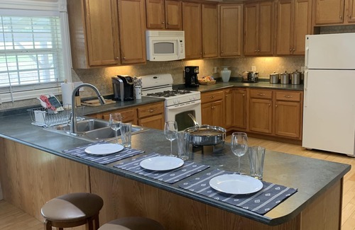 Chestnut Mound House | Guest house on 47 peaceful acres at Long and Low Farm