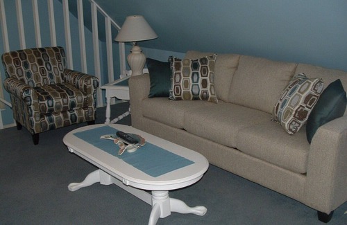 Maple City House | Guest House on Secluded Shetland Creek ~ Quiet 20 Acres Of Beautiful Woods