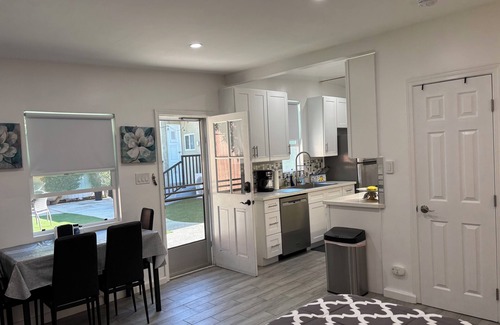 West Los Angeles House | Guest House-Studio- RemodelWestside Location! In our family 50 Years as a rental