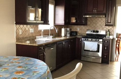 Riley Park House | Guest House Vancouver Convenient to Downtown