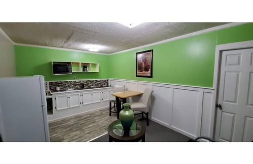 Pleasure Ridge Park House | Guest house with MAIDELIN