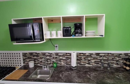 Pleasure Ridge Park House | Guest house with MAIDELIN