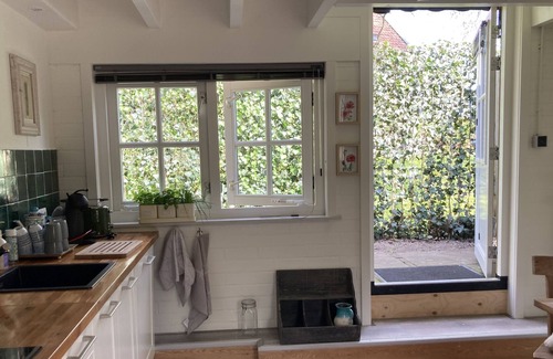 Schoorl Apartment | Guest house with terrace, beach and sea 300 meters from the Schoorl dunes