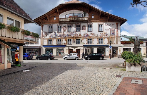 Oberammergau Apartment | Guest room 'Beim Posthalter' with mountain view and Wi-Fi