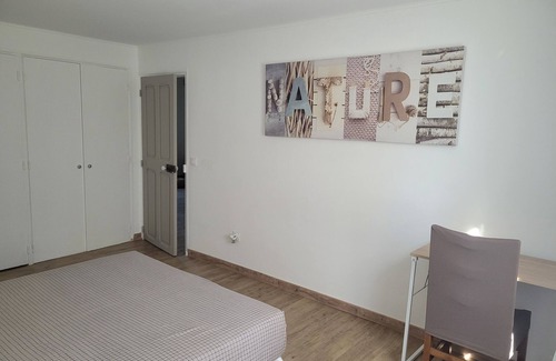 Cabannes Bed & Breakfast | Guest Room 'Chambre D'hôtes Nature' with Shared Terrace, Wi-Fi and Air Conditioning