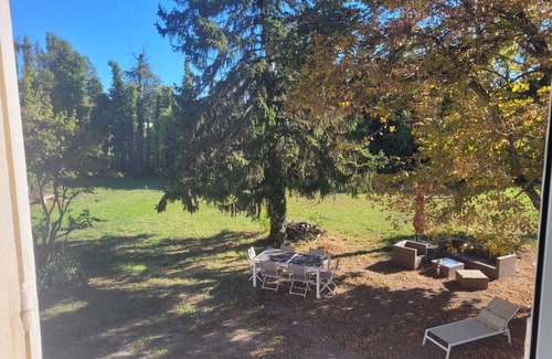 Cabannes Bed & Breakfast | Guest Room 'Chambre D'hôtes Nature' with Shared Terrace, Wi-Fi and Air Conditioning