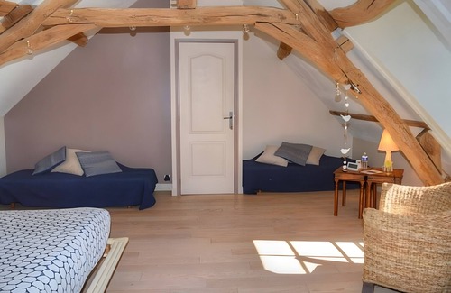 Dame-Marie-les-Bois Bed & Breakfast | Guest Room “Suite Mésange” with Shared Pool, Terrace and Wi-Fi
