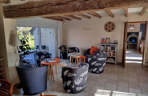 Dame-Marie-les-Bois Bed & Breakfast | Guest Room “Suite Mésange” with Shared Pool, Terrace and Wi-Fi