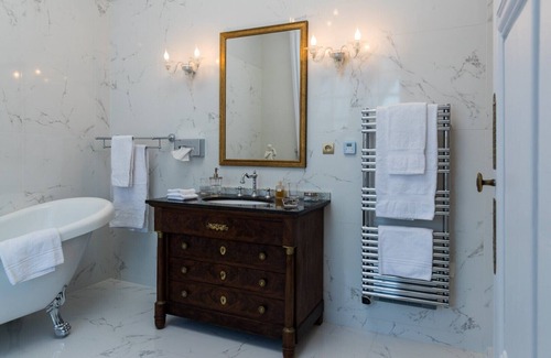 Azay-sur-Cher Bed & Breakfast | Guest Room 'Rose' with Wi-Fi