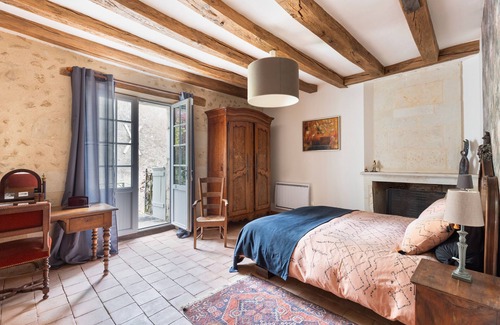 Clere-les-Pins Bed & Breakfast | Guest Room 'Spacious Room in a Quiet Area' with Shared Garden and Wi-Fi