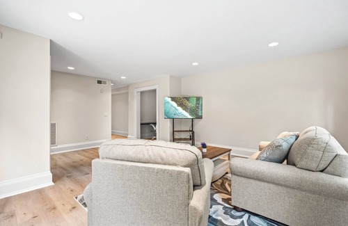 Chapel Hill House | Guest Suite by UNC w/ King Suite, Full Kitchen, Work Desk