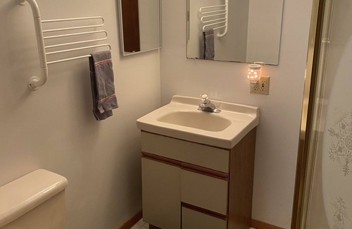 Park Forest Village Apartment | Guest suite next to Tudek park