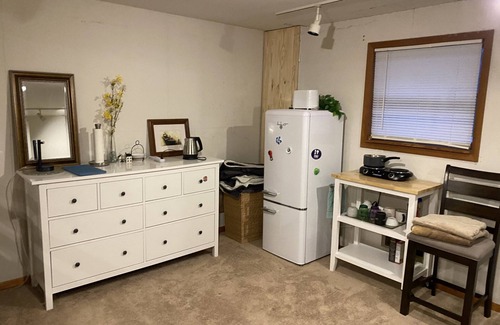 Park Forest Village Apartment | Guest suite next to Tudek park