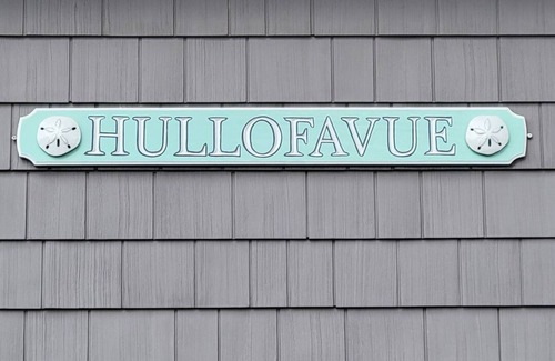 Hull Apartment | Guest Suite with Bedroom, Living Room, Dining Area, Full Bath,off street parking