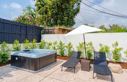 Sherman Oaks Condo | Guest unit Universal hot tub fire pit