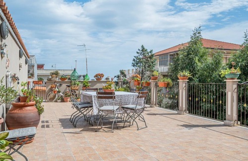 Torre Archirafi Apartment | GuestHost-La Dimora di Max Bright Apt with terrace