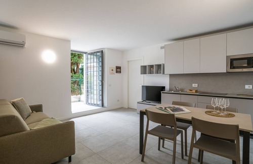 Como Apartment | GuestHost - Lake View Apt with pool Villa Maderni