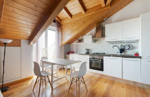 Lambrate Apartment | GuestHost- Milano Lambrate Cosy Balcony Apartment