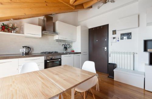 Lambrate Apartment | GuestHost- Milano Lambrate Cosy Balcony Apartment