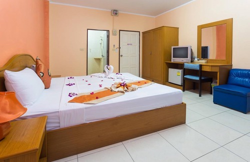Nanai Road House | Guesthouse Belvedere - Only minutes from Patong Beach, delightful room for 2