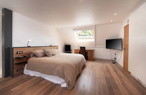 Ploeren Bed & Breakfast | Guesthouse 'Chambre D'hôtes - Ty Castel' with shared pool, shared garden and Wi-Fi