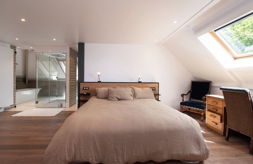 Ploeren Bed & Breakfast | Guesthouse 'Chambre D'hôtes - Ty Castel' with shared pool, shared garden and Wi-Fi