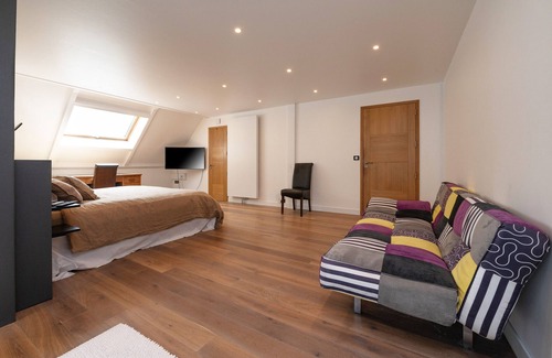 Ploeren Bed & Breakfast | Guesthouse 'Chambre D'hôtes - Ty Castel' with shared pool, shared garden and Wi-Fi