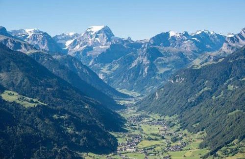 Glarus Sued House | Guesthouse -Die Älplersuite, im Ski und Wandergebiet