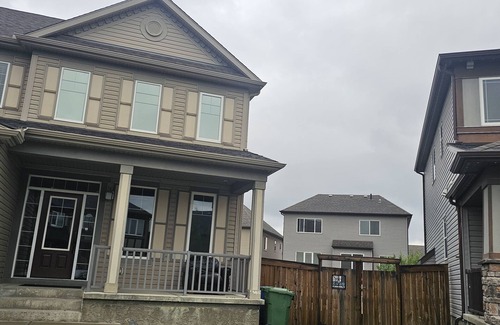 Airdrie Apartment | Guesthouse in Airdrie-South West