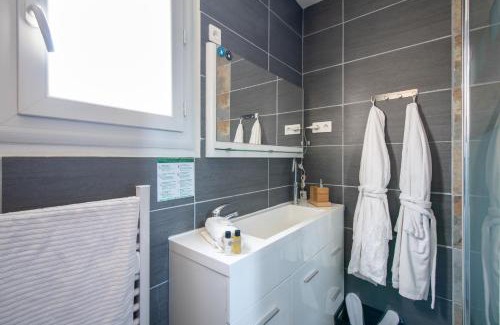 Lunel Apartment | GuestHouse La Costière - logements indépendants - espace piscine jacuzzi