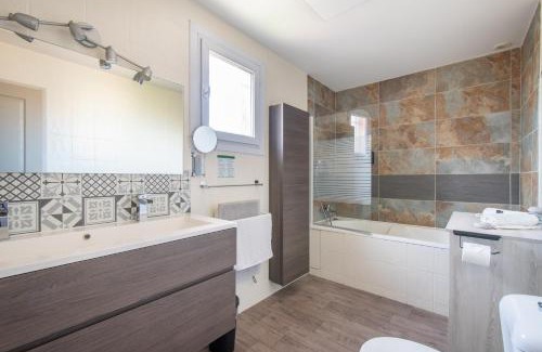 Lunel Apartment | GuestHouse La Costière - logements indépendants - espace piscine jacuzzi