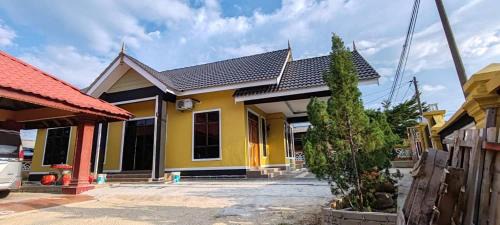 Kampong Raja House | Guesthouse